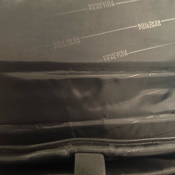 Kenneth Cole Reaction black leather laptop bag. - Picture 4 of 7